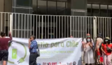 Movement “Lithium for Chile” demonstrated outside the Ministry of Mining to invalidate tender