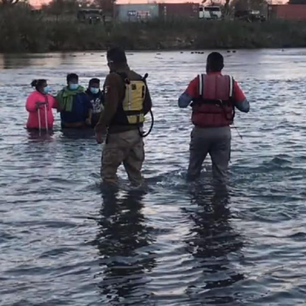 Pregnant woman and four children rescued in Rio Grande