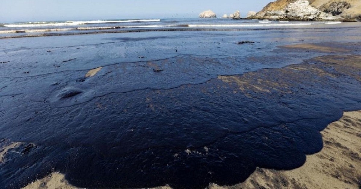 Reportan un nuevo derrame de petróleo en las costas de Perú