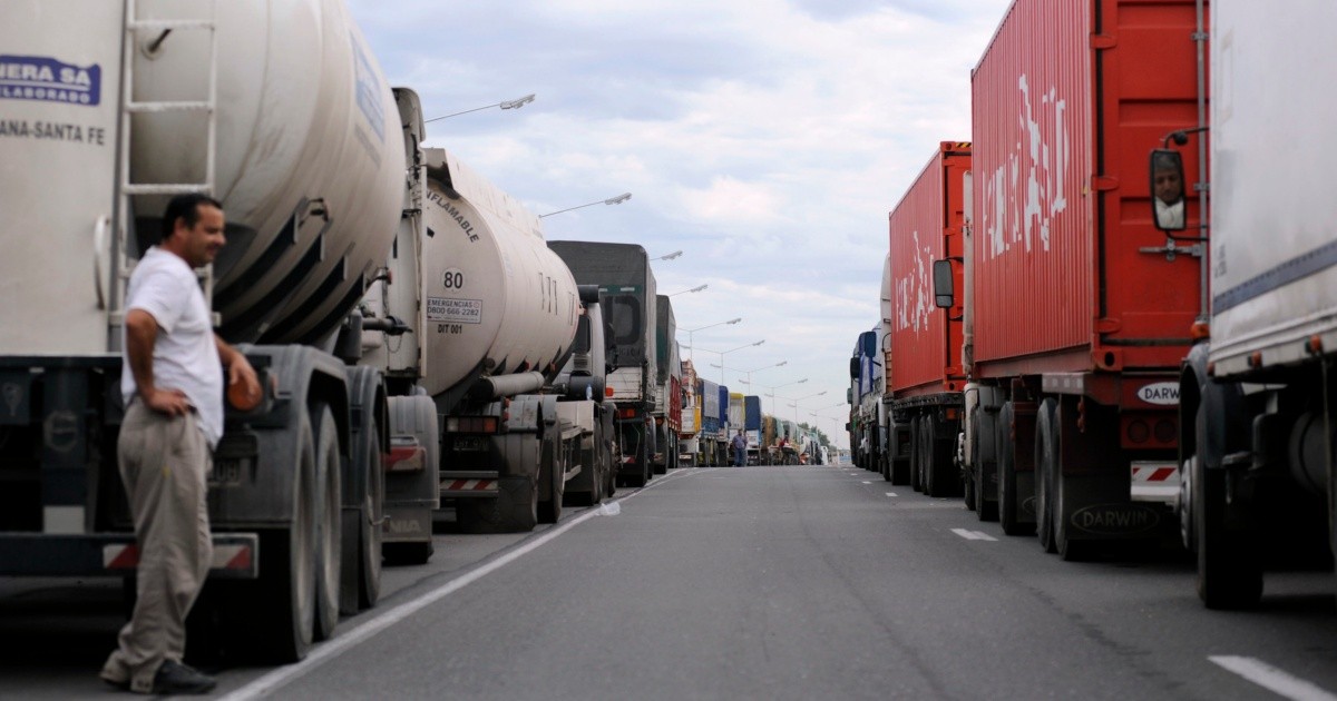 Rutas bonaerenses: restringen el tránsito a camiones por el recambio turístico