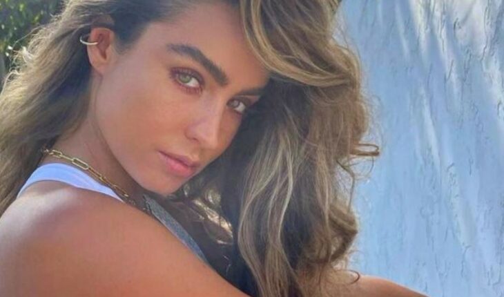 Sommer Ray gets a real sunbath