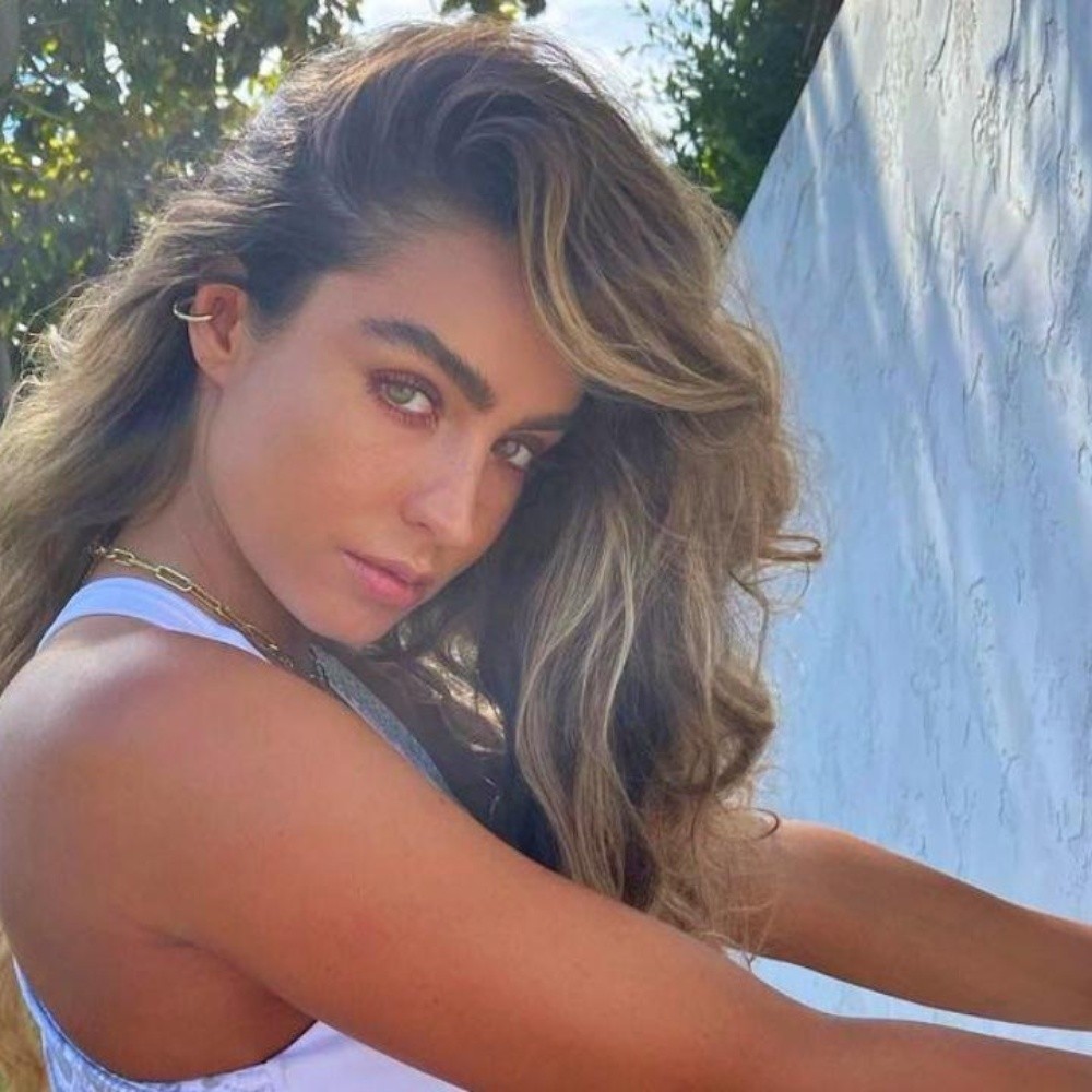Sommer Ray gets a real sunbath