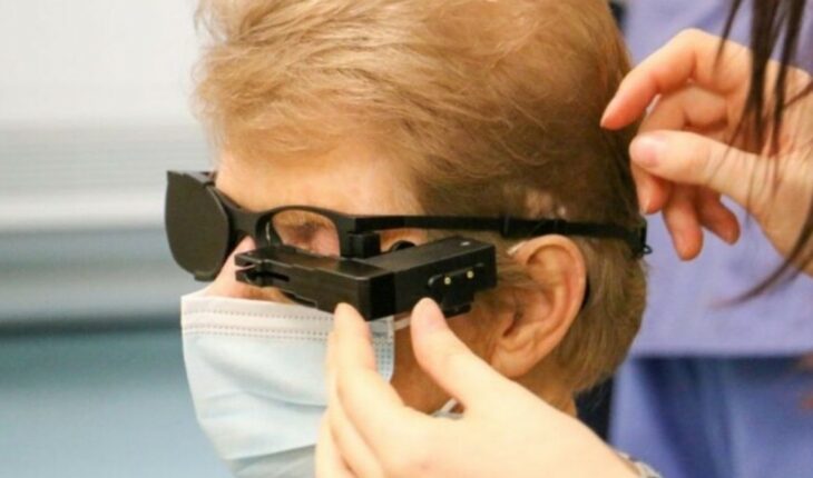 Una mujer de 88 años recuperó su visión tras recibir el primer implante de un chip biónico