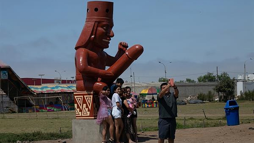 Vándalos destruyen estatua de enorme pene basada en la cultura mochica a menos de un mes de su inauguración
