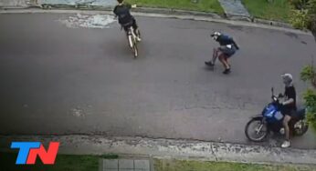 Video: SE SALVÓ A LOS GRITOS l Una mujer evitó que le roben la bicicleta asustando a los ladrones