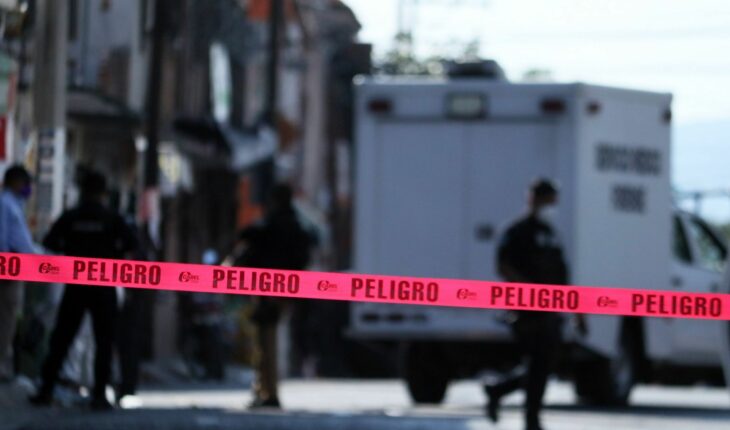 Abandonan vehículo con dos cadáveres afuera de la Universidad de Colima