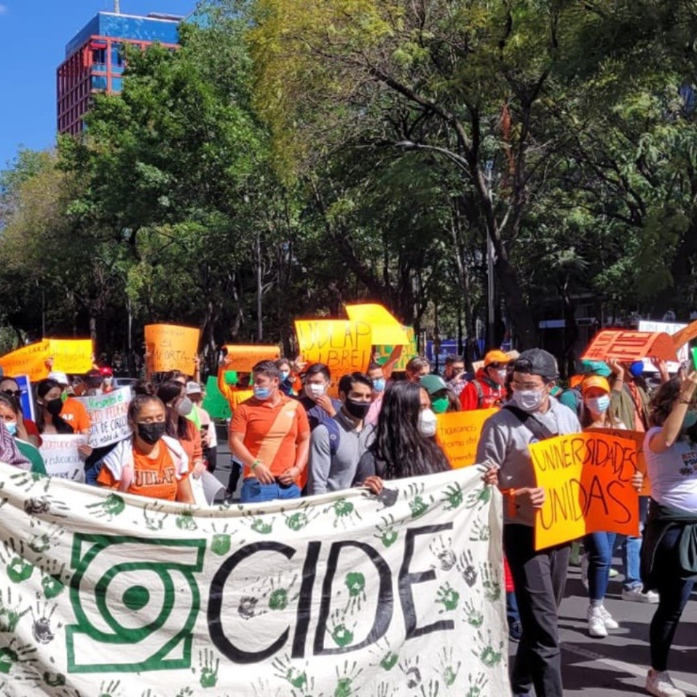 Alumnos de CIDE y UDLAP marchan por solución a conflictos