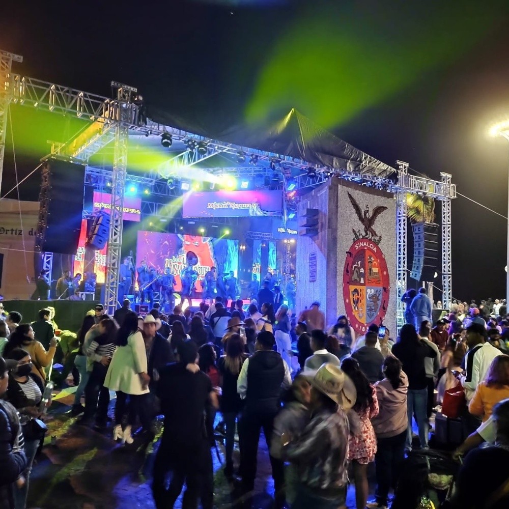 Así es cómo se vivió la cuarta noche carnavalera en Olas Altas, entre mucha emoción, risas, alcohol