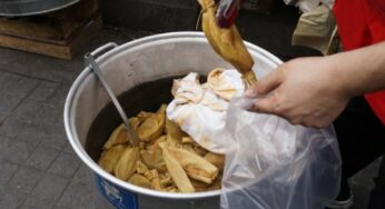 Gran afluencia en la venta de tamales este día de la Candelaria en comercios del centro de Culiacán