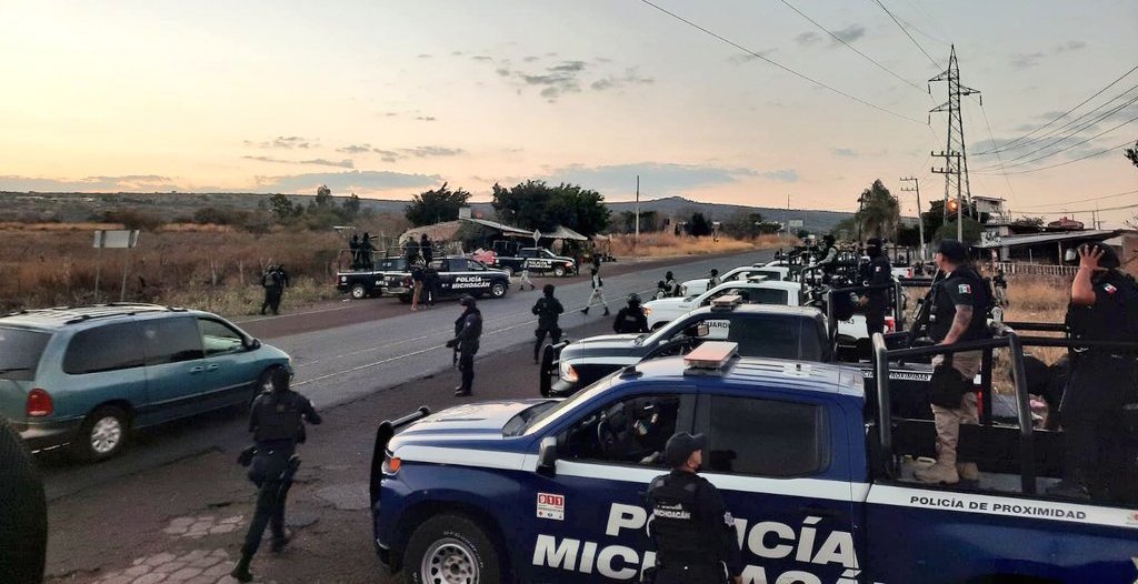 Grupo armado asesina a más de una decena de personas en Michoacán