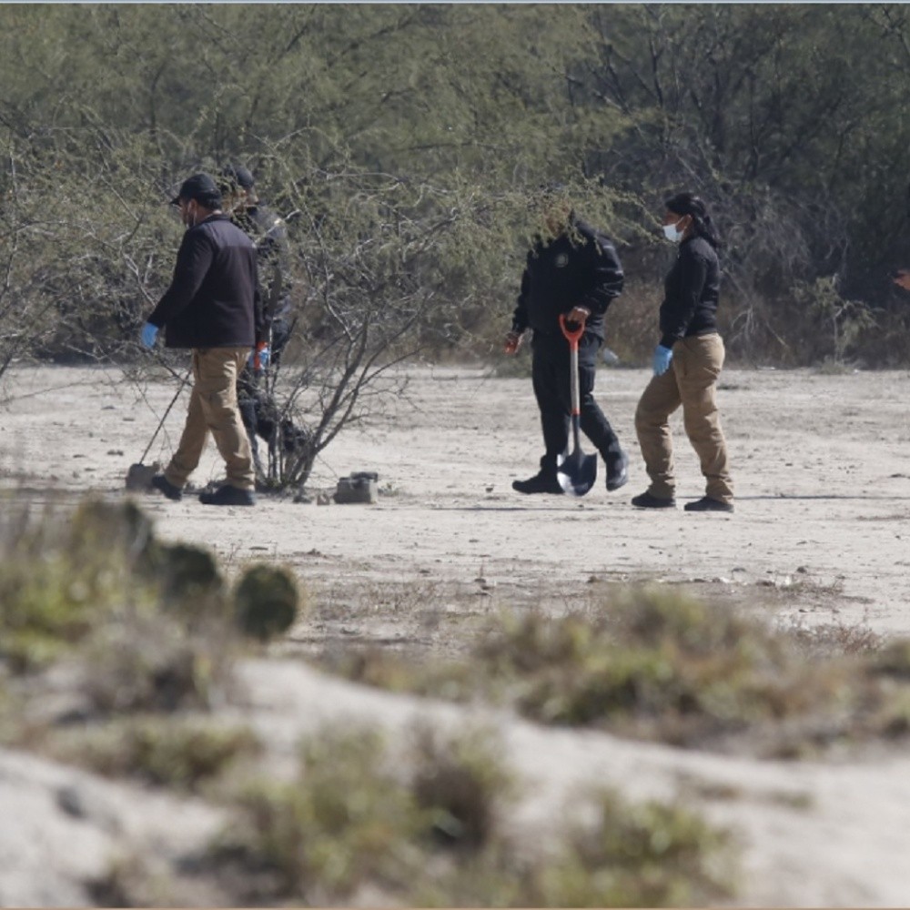 Hallan 12 cuerpos humanos en narcofosa de Escobedo, Nuevo León