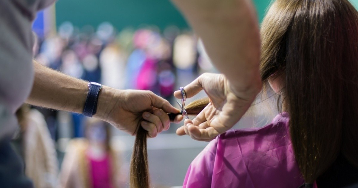 La Plata organizes a solidarity hair collection for cancer patients
