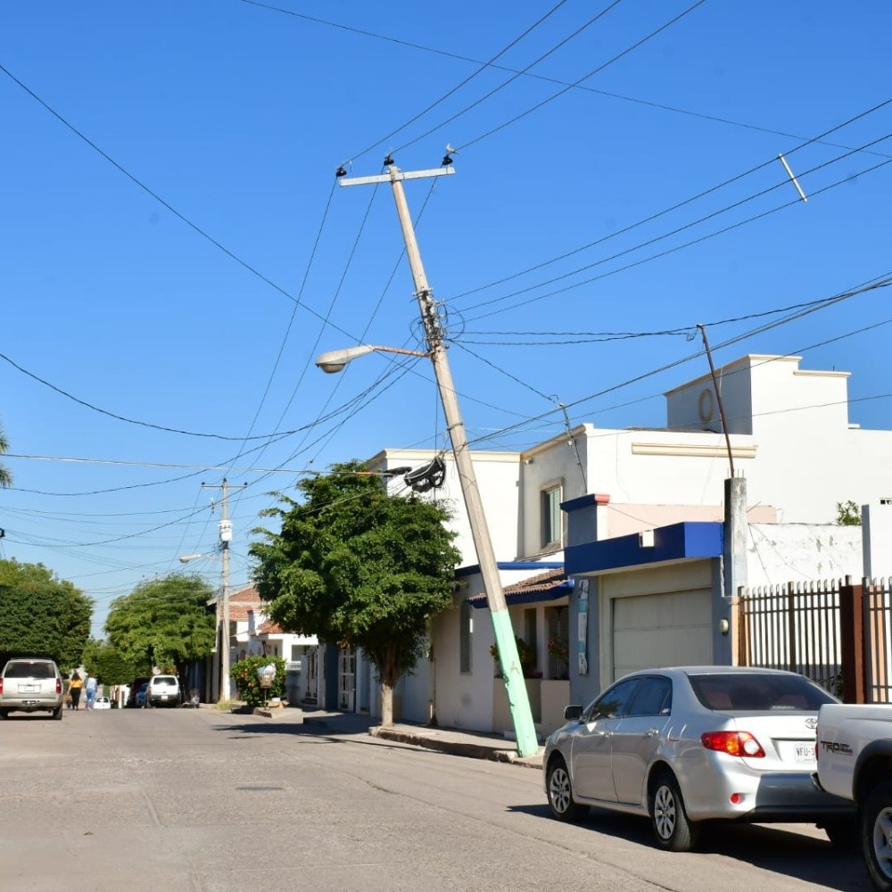 Neighbors of Lomas del Valle, Guamúchil, fear that the light pole will fall