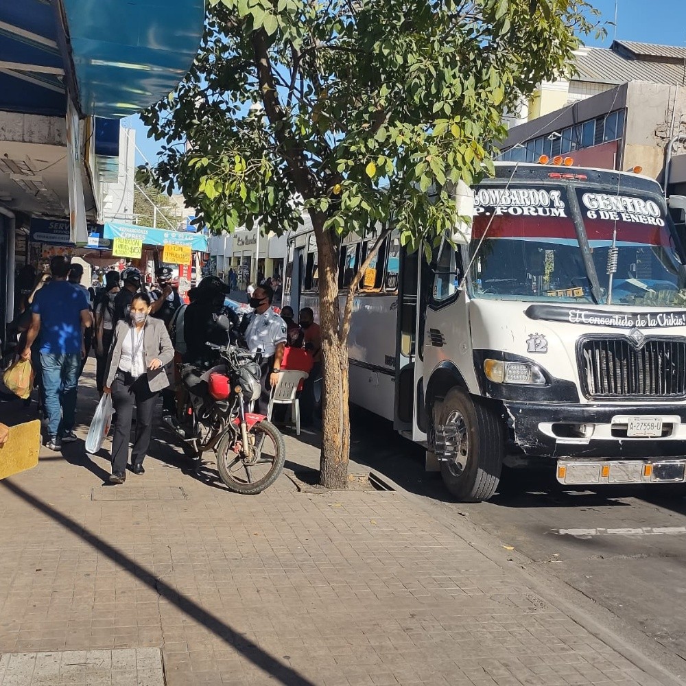 Older adult is injured when getting off a truck in Culiacán