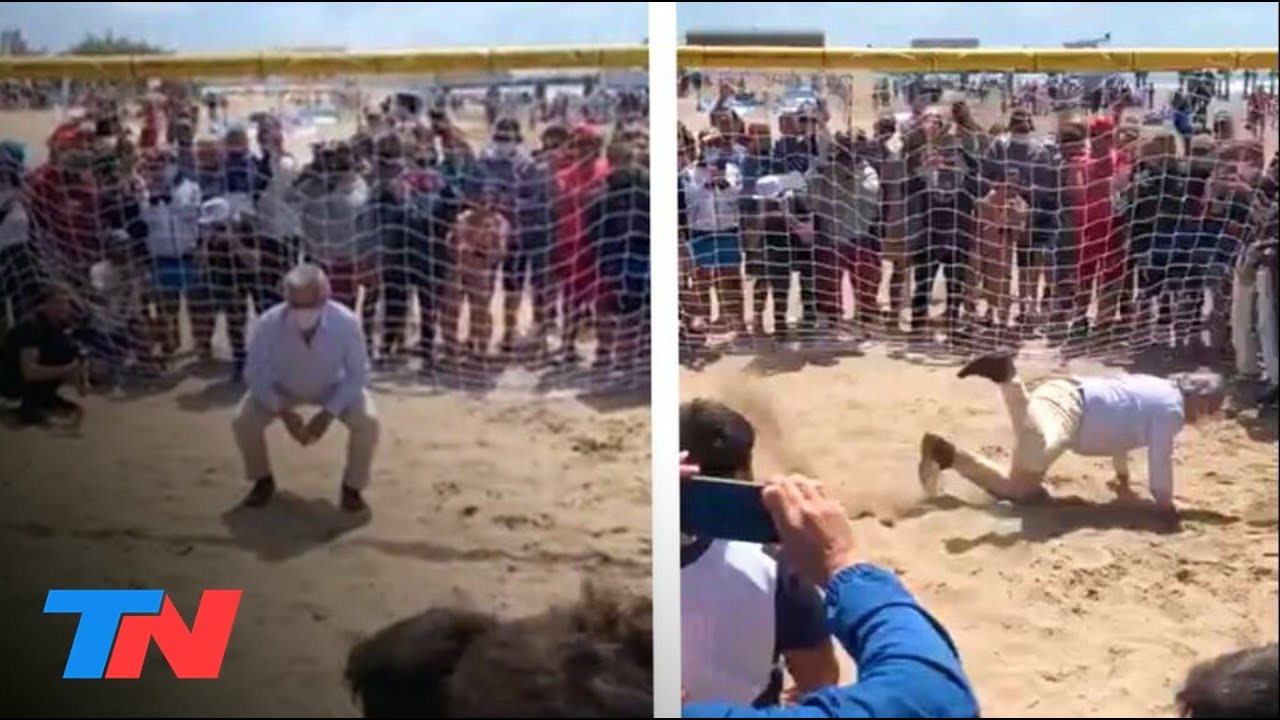 Alberto Fernández hizo de arquero en un picado en la playa y terminó en la arena