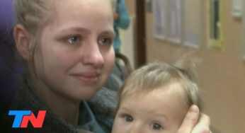 Video: El llanto de una mamá que llevó osos de peluche a niños ucranianos que llegan a Polonia