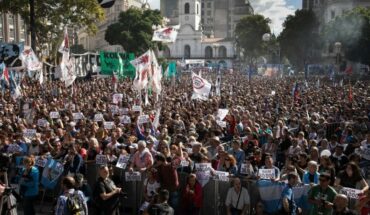 A crowd filled the Plaza de Mayo for Remembrance Day