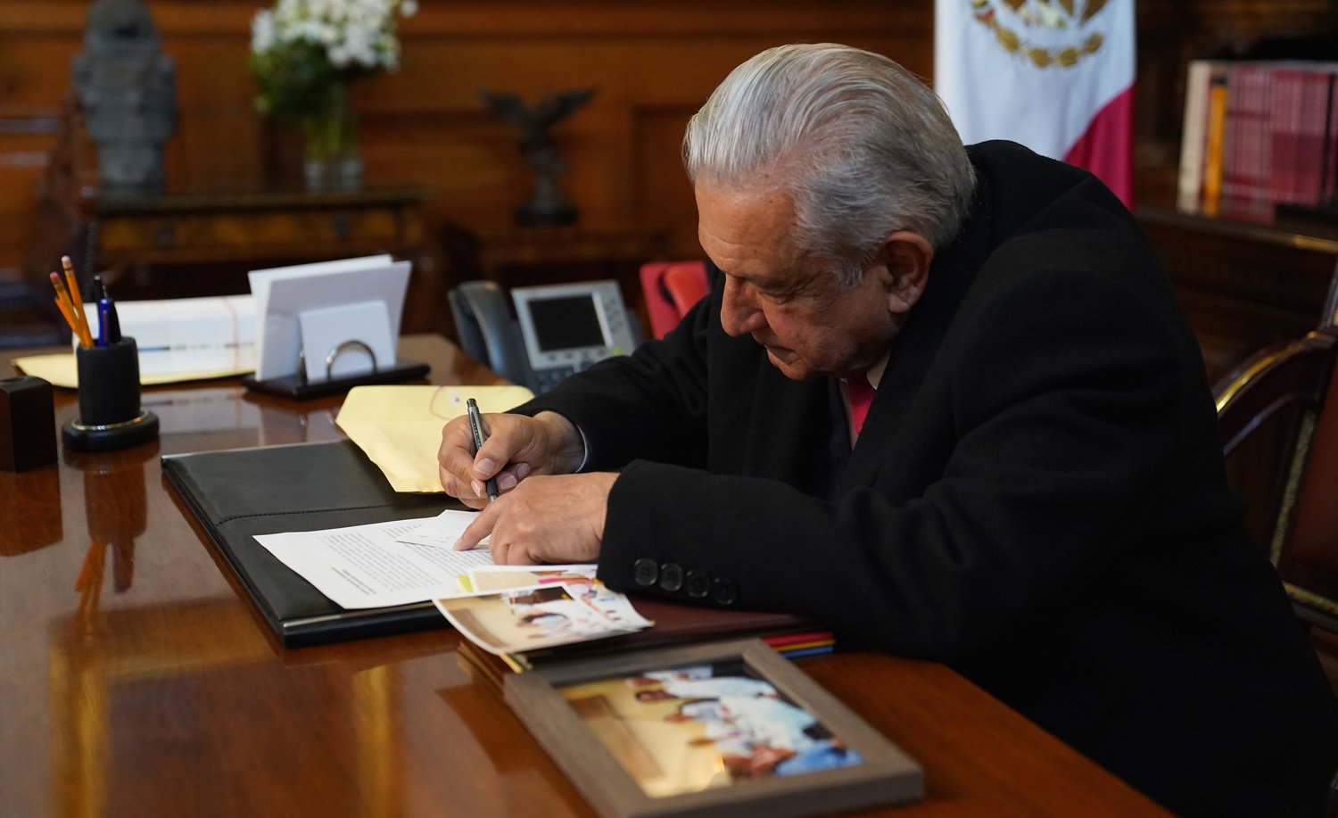 AMLO 'apologizes' and publishes TEPJF ruling against him