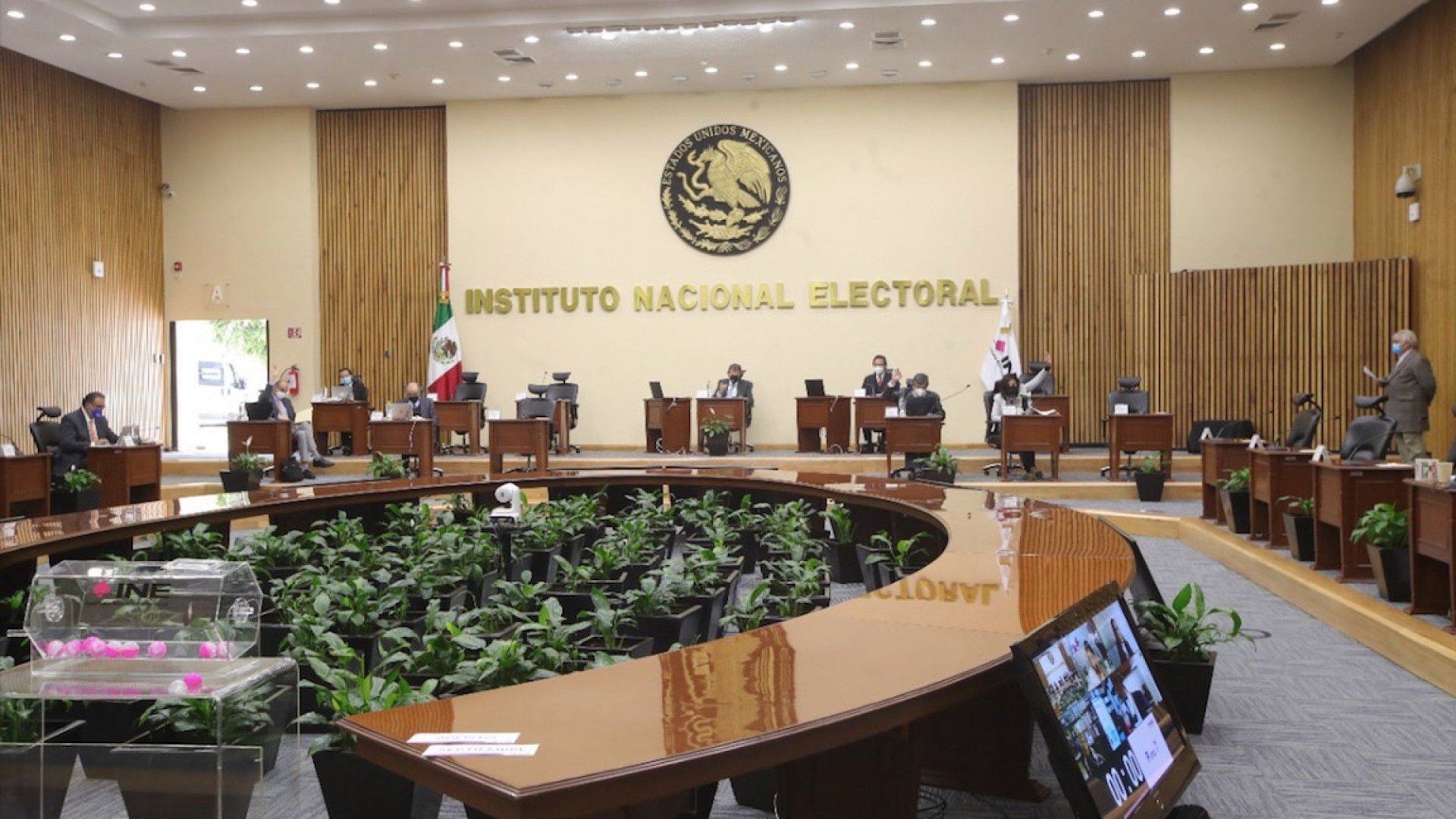 AMLO propone que pueblo elija a consejeros y magistrados electorales con voto