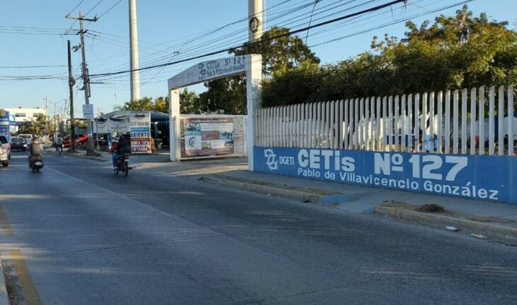 Alertan a policías por fuerte rumor de 2 jóvenes “levantadas” afuera de prepa en Mazatlán, Sinaloa