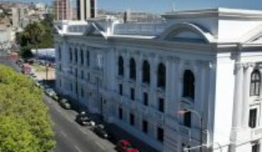 Biblioteca Santiago Severin de Valparaíso lanzó libro que recoge la historia de su centenario edificio