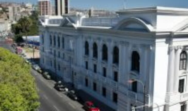 Biblioteca Santiago Severin de Valparaíso lanzó libro que recoge la historia de su centenario edificio