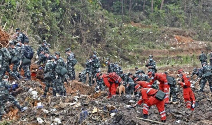 Equipos de rescate recuperan segunda caja negra de avión chino