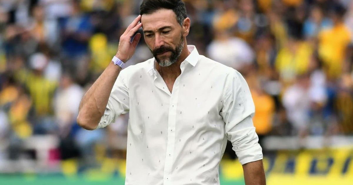 Kily González stepped down as rosario central coach after losing to Newell's