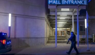 Man Kills Person at Chicago Mall