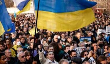 Miles de personas en París se manifestaron por Ucrania