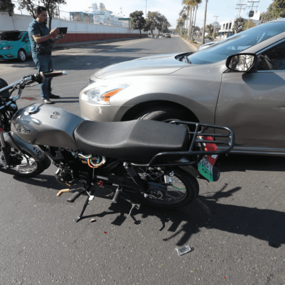 Motociclista lesionado de gravedad en choque en Mazatlán