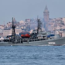 Pentagon Says Russian Navy Is Bombing Mariupol
