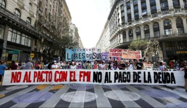 Social and political organizations protested against the agreement with the IMF