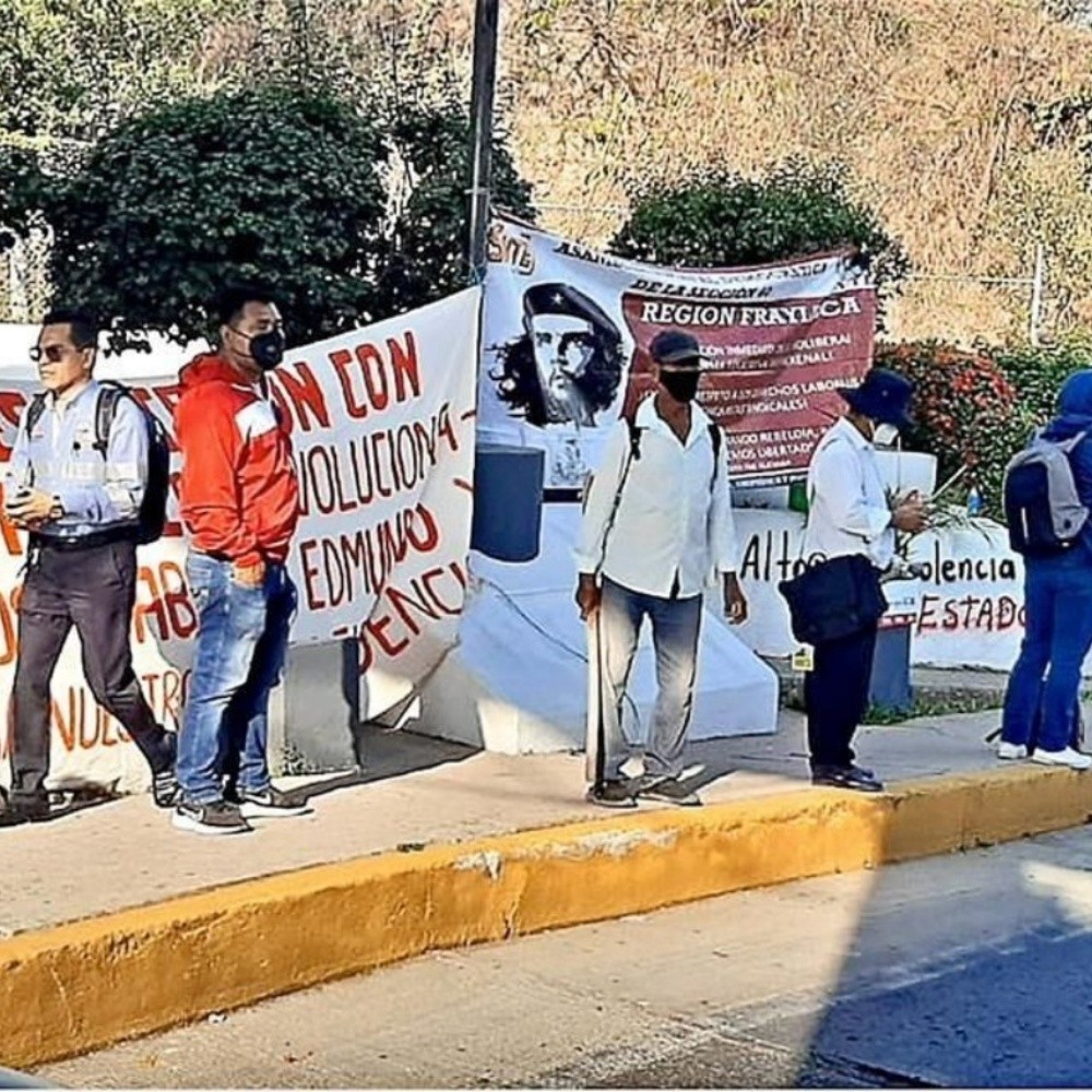 Teachers take booth in Chiapas despite new law