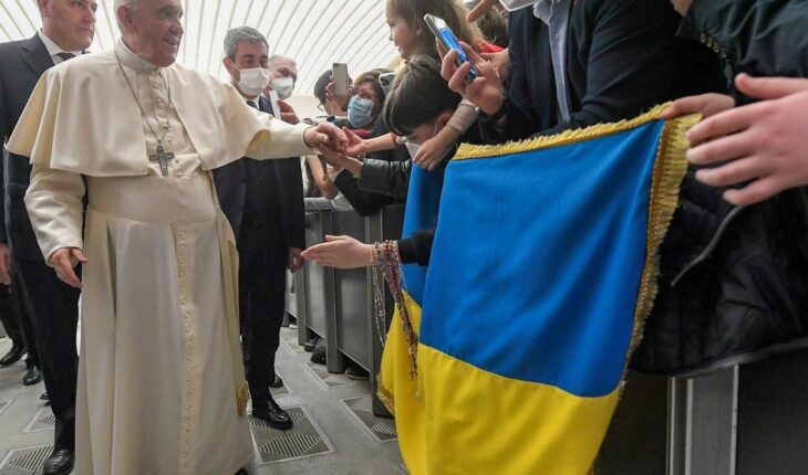 Ucrania dice que una visita del Papa Francisco le pondría fin a la guerra