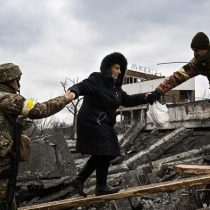 Una Mariúpol asediada no logra evacuar a la población civil por los ataques y ONU discutirá este lunes situación humanitaria en Ucrania