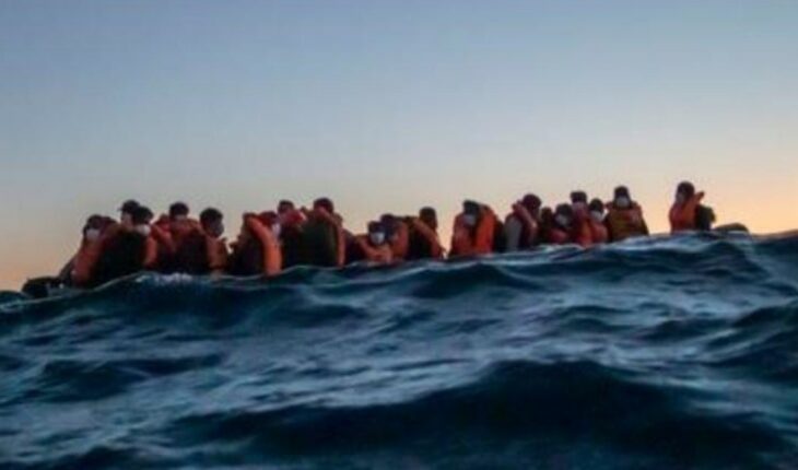 Varios cadáveres de migrantes son arrojados por el mar frente a costas de Túnez