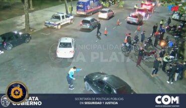 Video: La Plata: arrastró durante tres cuadras a un inspector arriba del capot para evitar un control