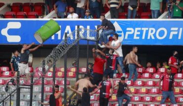 Violencia en estadio de Querétaro deja al menos 22 heridos