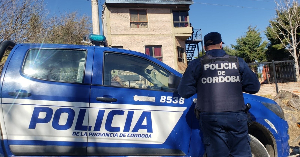 A 21-year-old girl died when a car overturned in Córdoba