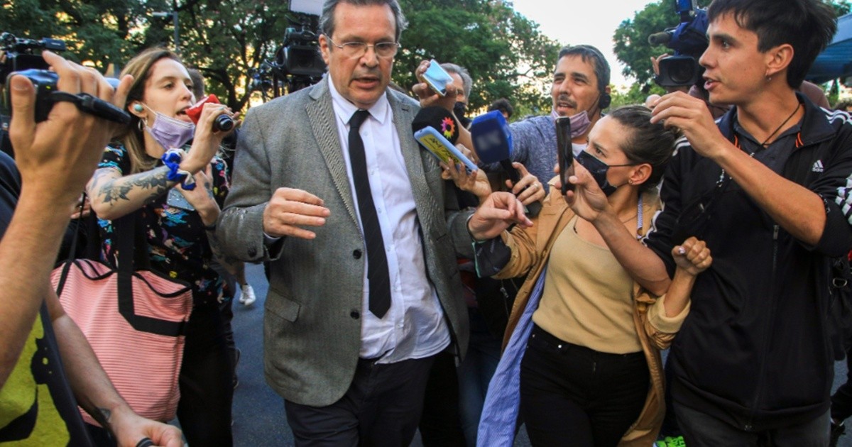 Bauer presente en el INCAA: "Vine a parar la represión y liberar a los detenidos"