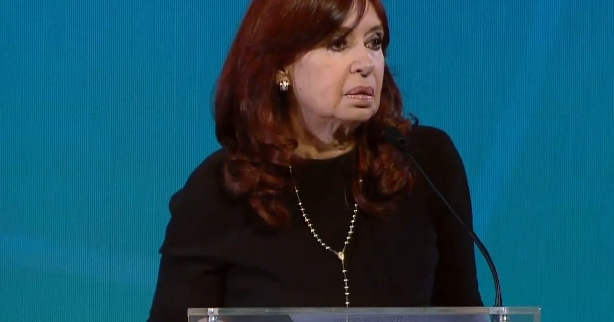 Cristina Kirchner: "To be put in a band and given the cane is not to have power"
