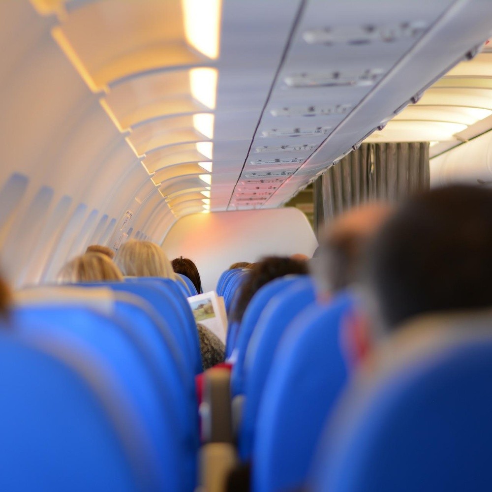 Cubrebocas deja de ser obligatorio en vuelos de USA