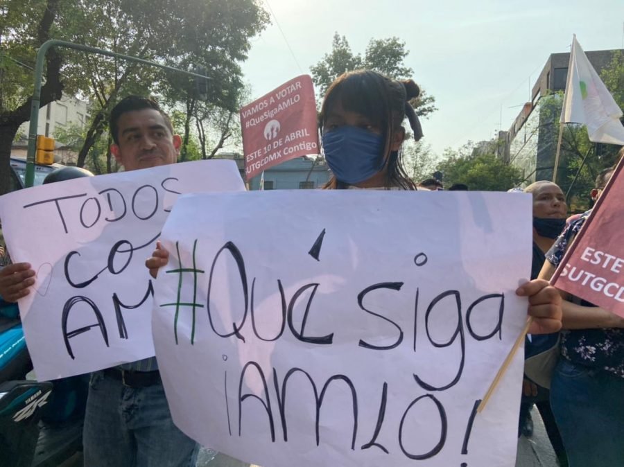 Days after consultation, they hold a rally for AMLO at monumento a la Revolución