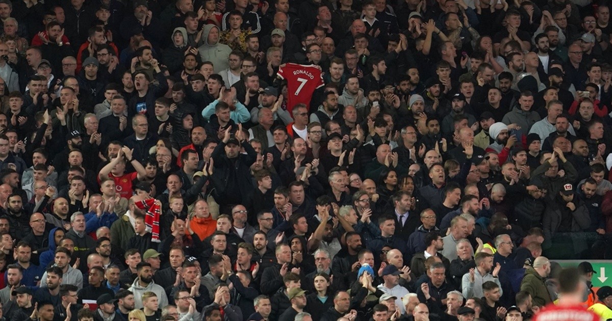 El emotivo apoyo a Cristiano Ronaldo en en Liverpool vs. Manchester United