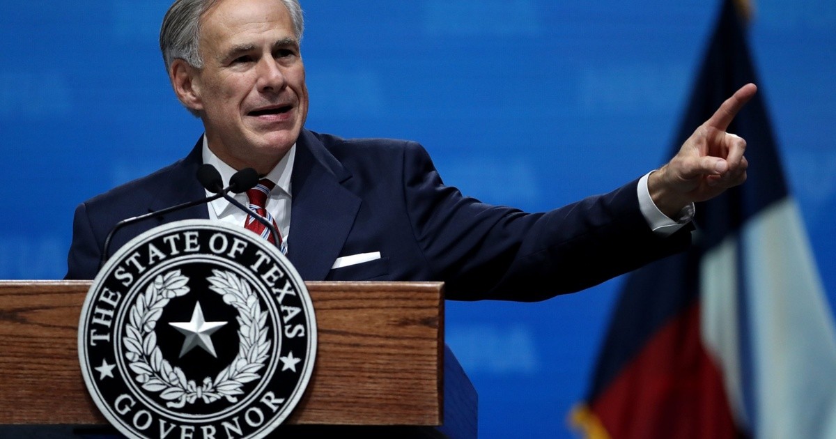 El gobernador de Texas piensa en declarar una "invasión" de inmigrantes