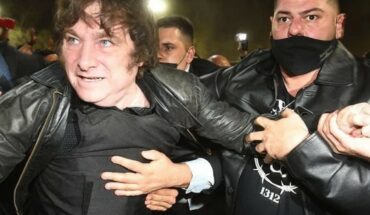 En un acto en Mendoza: la foto de Javier Milei con un chaleco antibalas