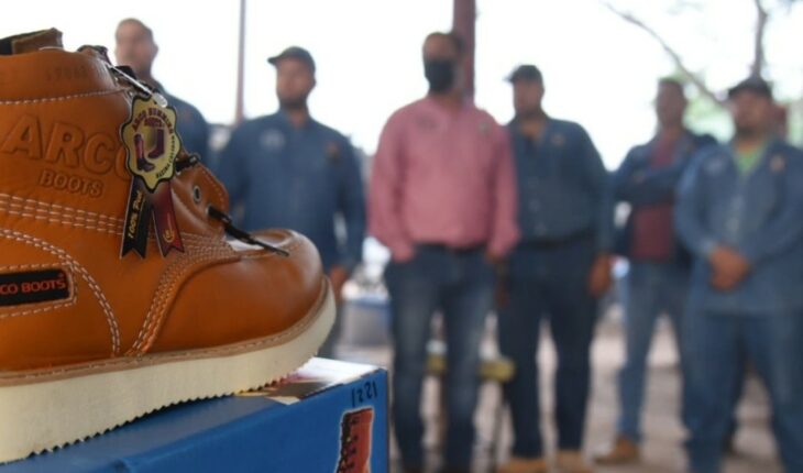 Gobierno de Salvador Alvarado entrega uniformes a sindicalizados