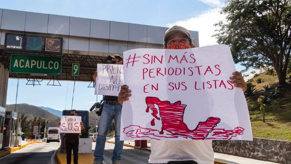 Hacer periodismo en México: precariedad, desplazamiento e impunidad