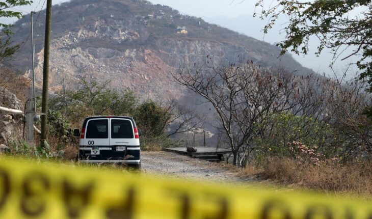Hallan 11 cuerpos en una fosa en Puruándiro, Michoacán